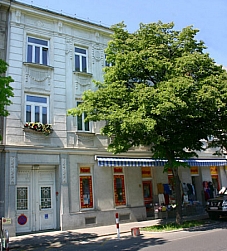apt-kastner-house-front